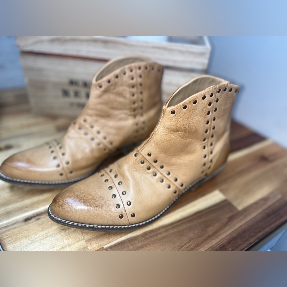 Diba True 8.5 real studded leather ankle boots with zip up on back!